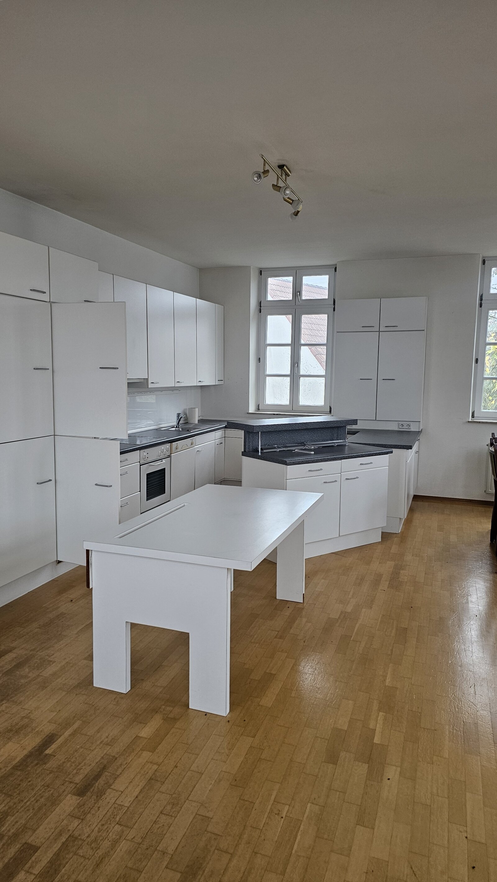 Wohn-/Geschäftshaus
