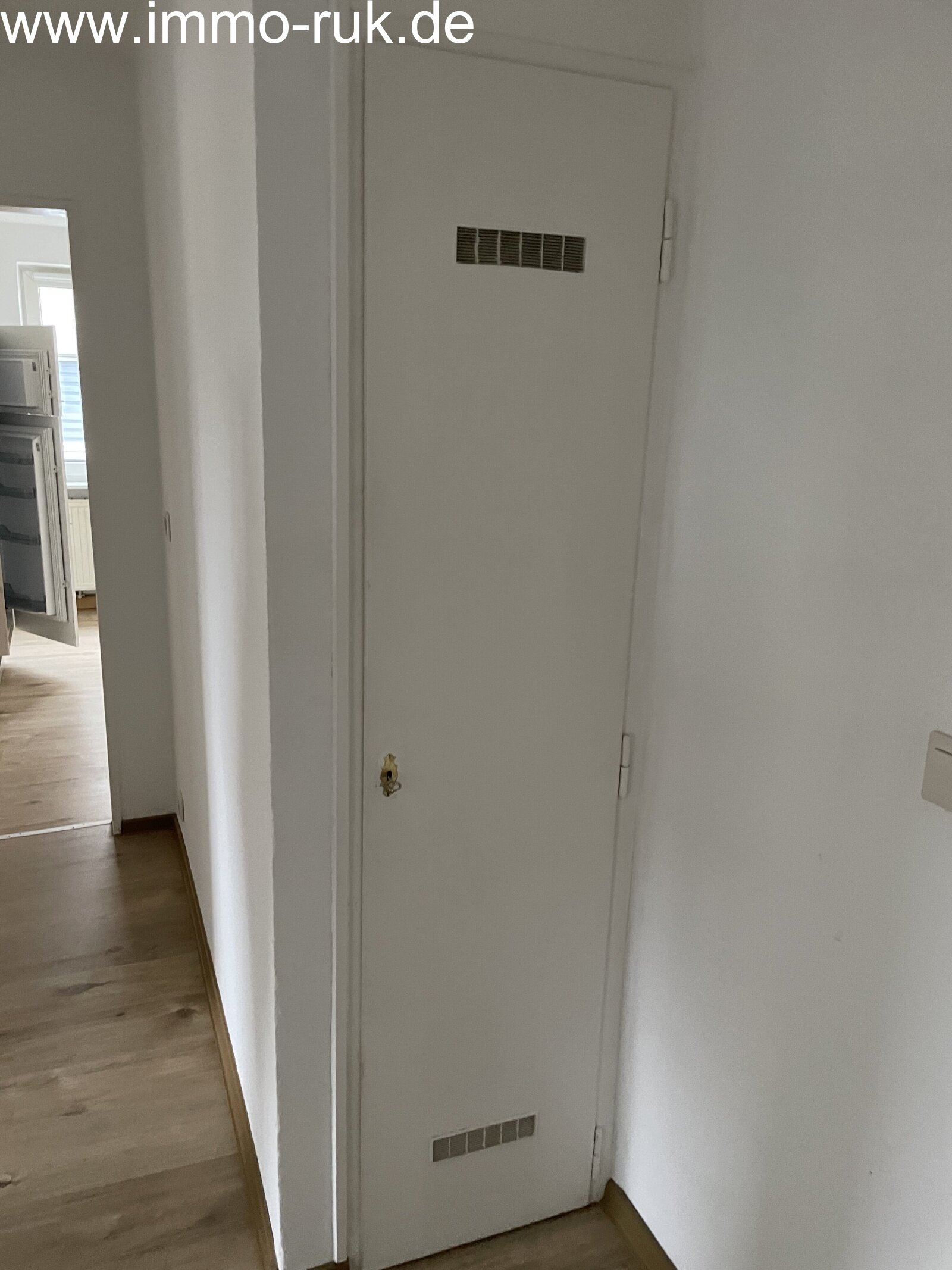 Schöne Wohnung - 3 Zimmer, Küche, Bad 