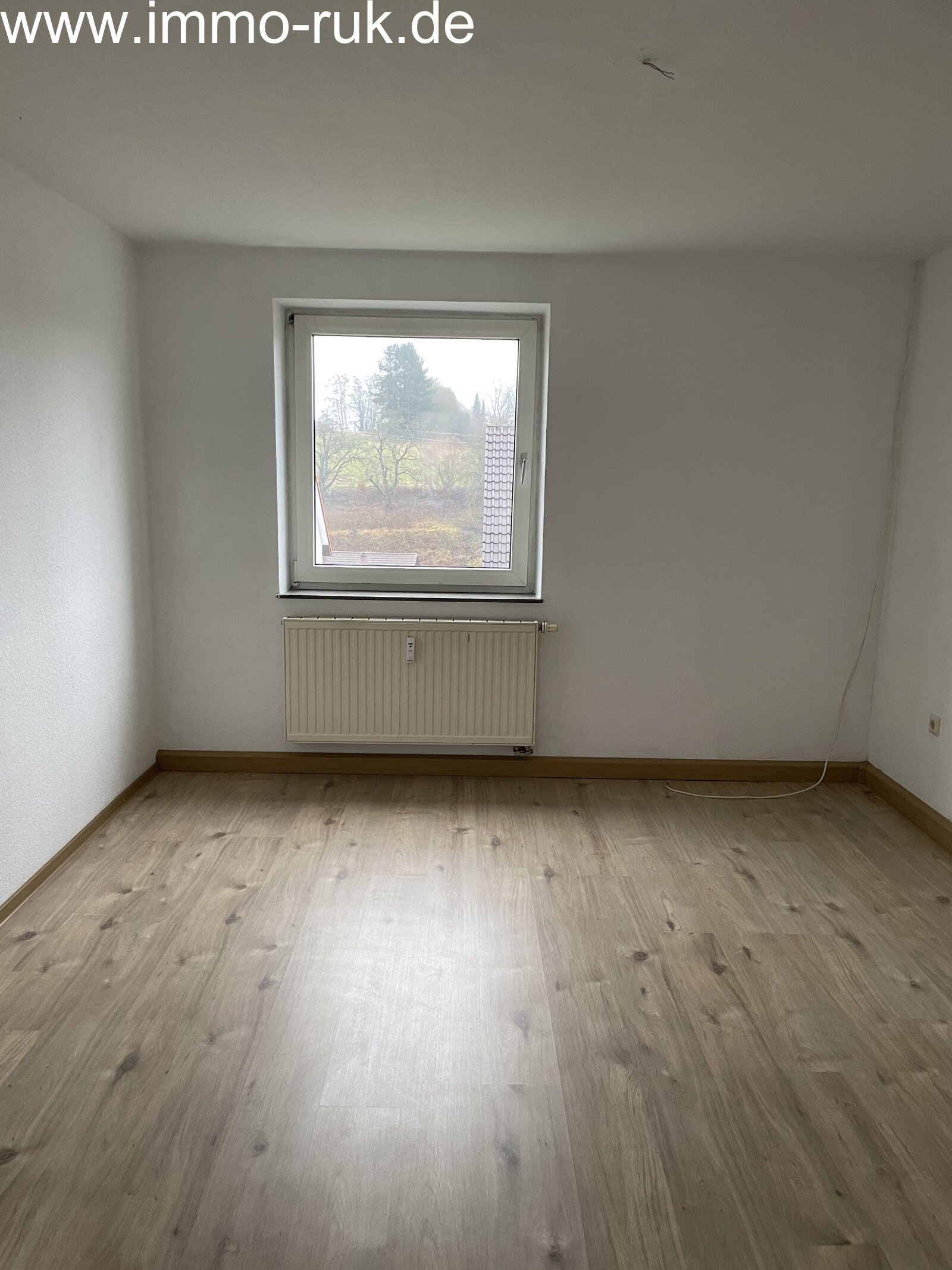 Schöne Wohnung - 3 Zimmer, Küche, Bad 