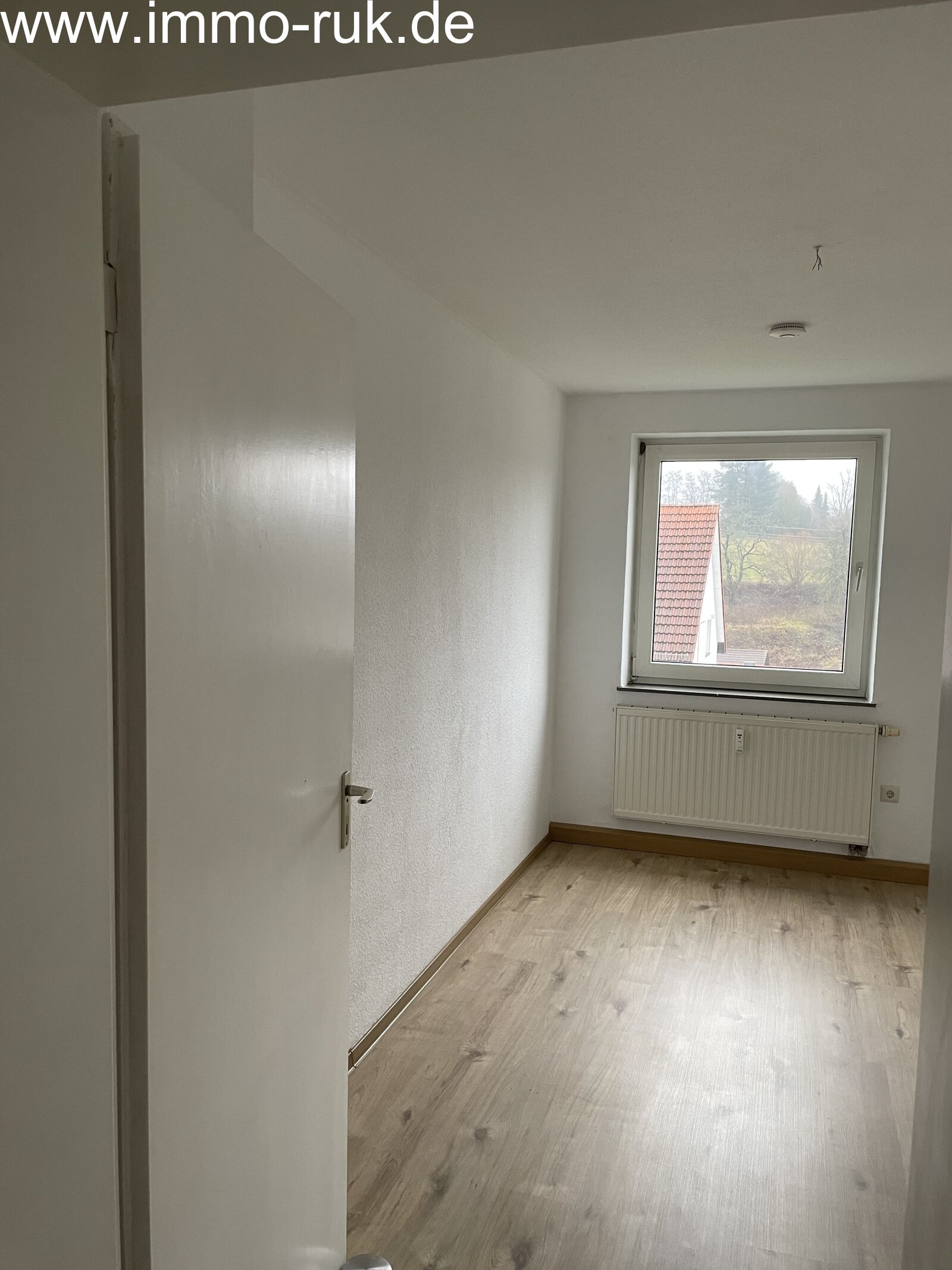 Schöne Wohnung - 3 Zimmer, Küche, Bad 