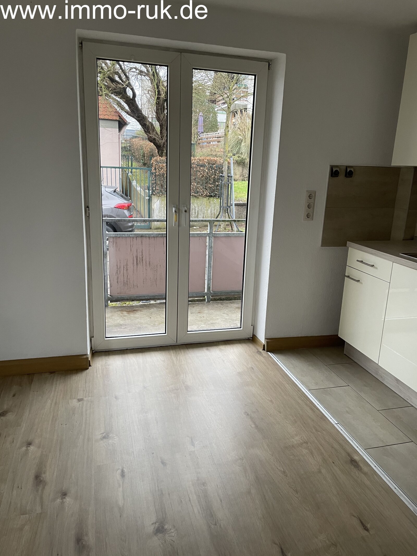 Schöne Wohnung - 3 Zimmer, Küche, Bad 