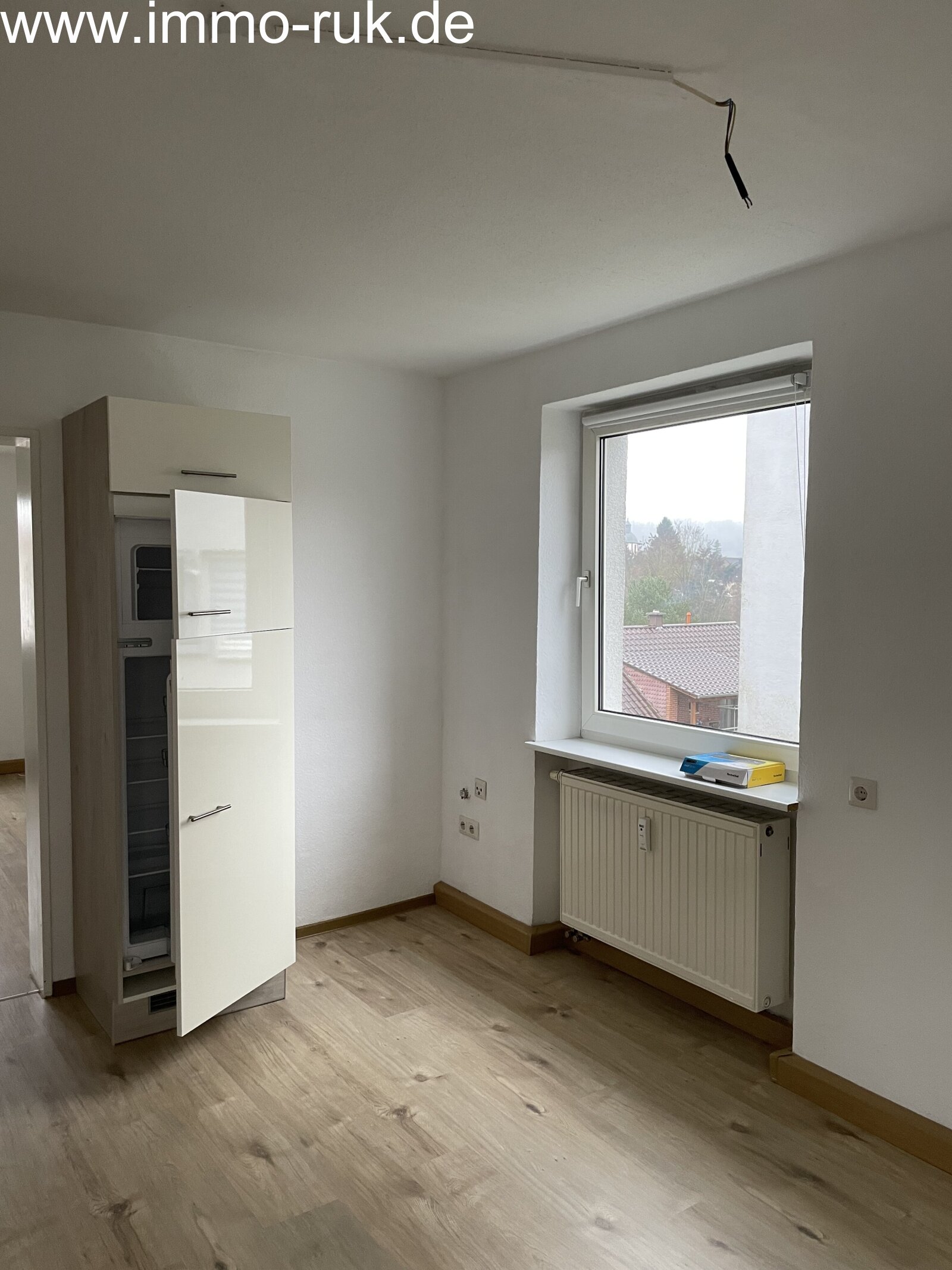 Schöne Wohnung - 3 Zimmer, Küche, Bad 