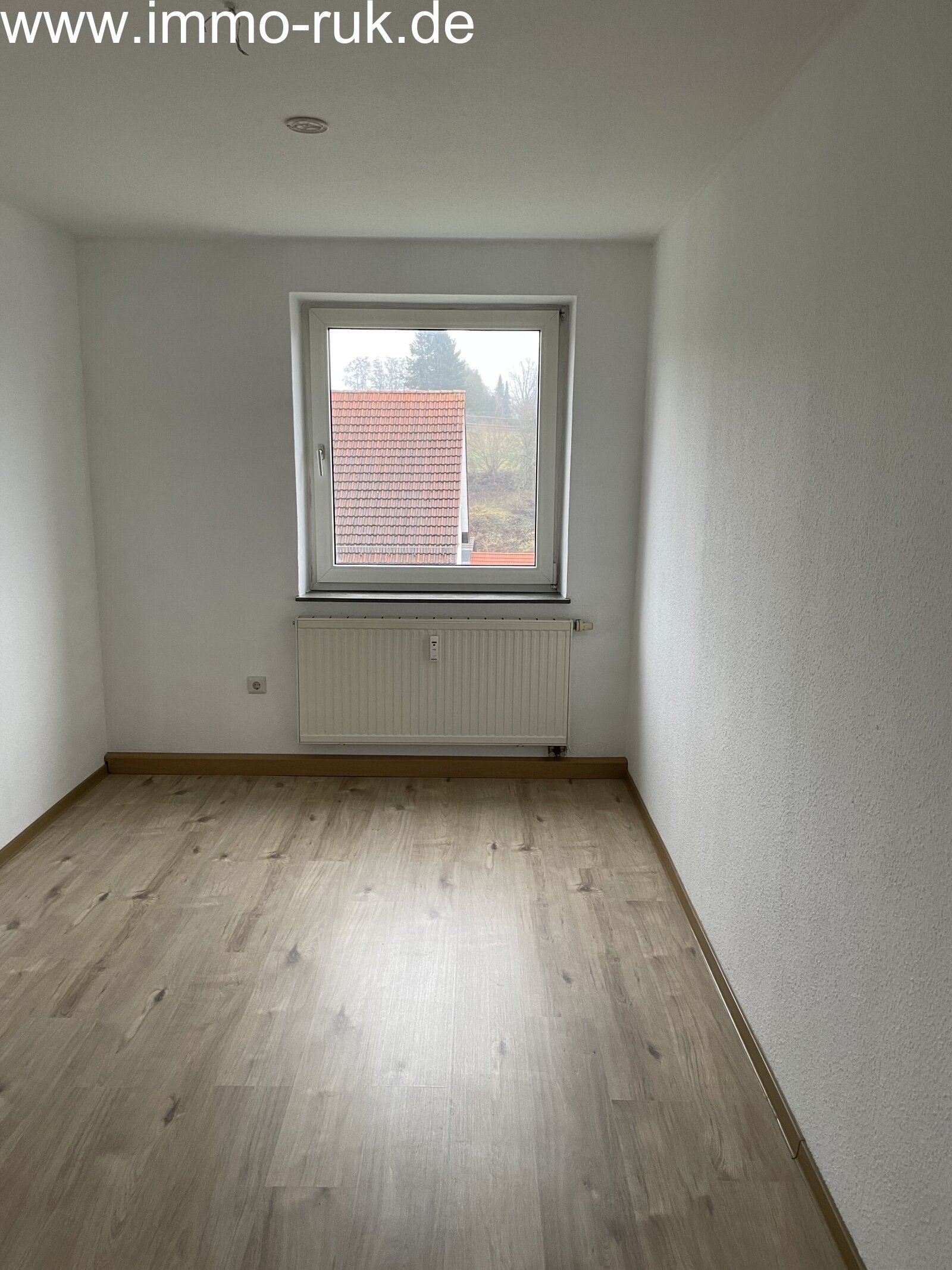 Schöne Wohnung - 3 Zimmer, Küche, Bad 