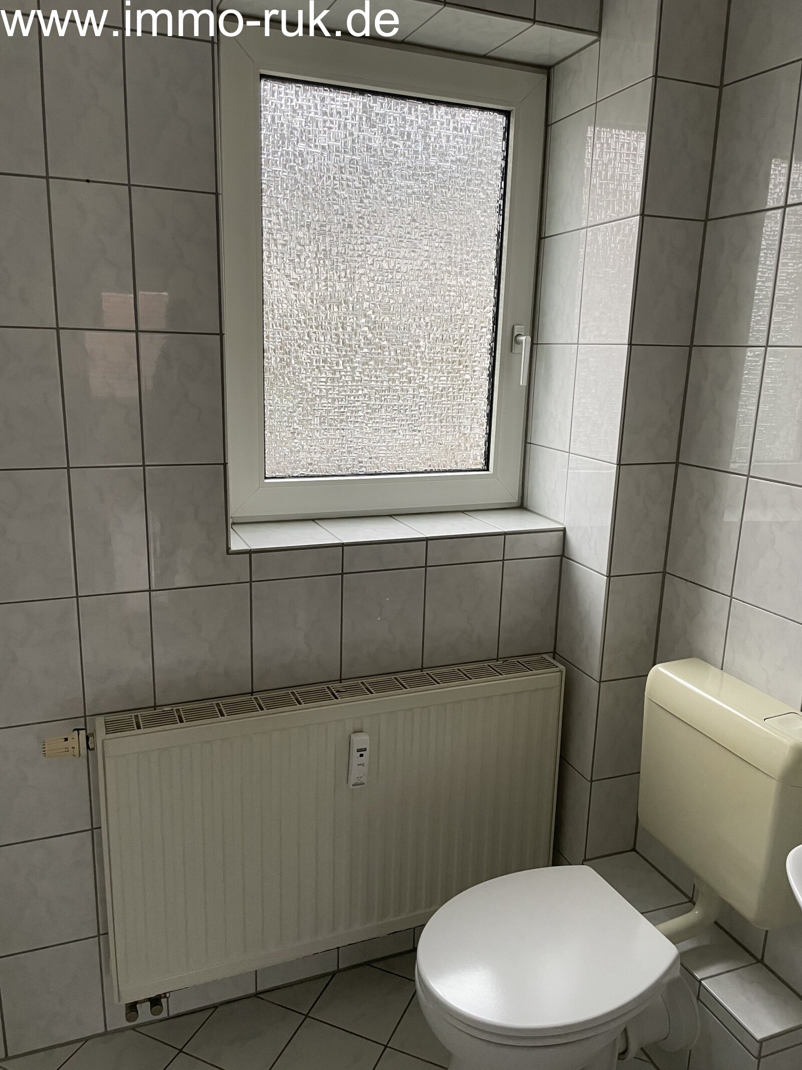 Schöne Wohnung - 3 Zimmer, Küche, Bad 