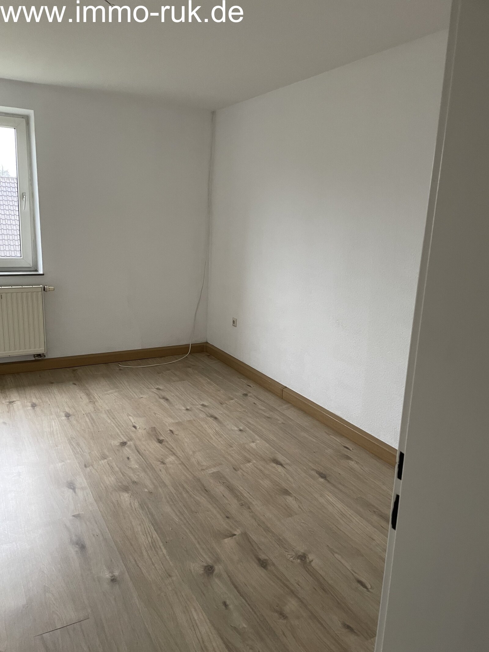 Schöne Wohnung - 3 Zimmer, Küche, Bad 