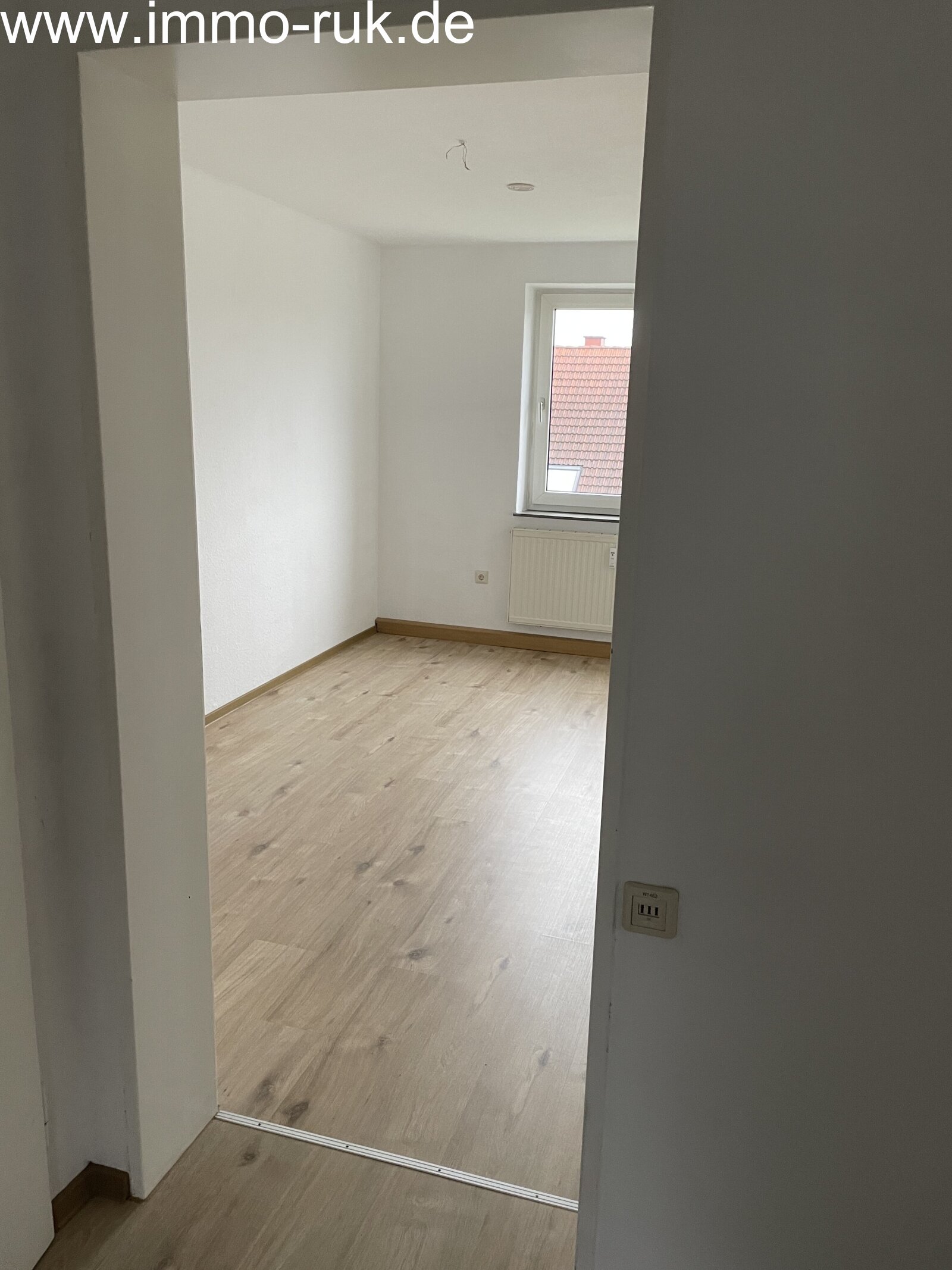 Schöne Wohnung - 3 Zimmer, Küche, Bad 