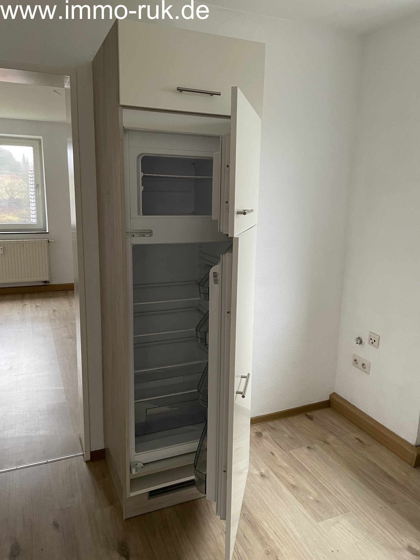 Schöne Wohnung - 3 Zimmer, Küche, Bad 