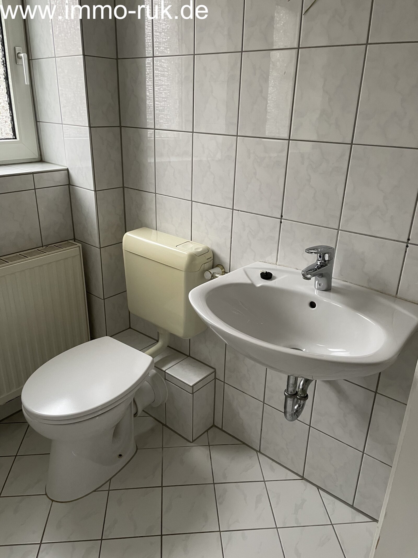 Schöne Wohnung - 3 Zimmer, Küche, Bad 