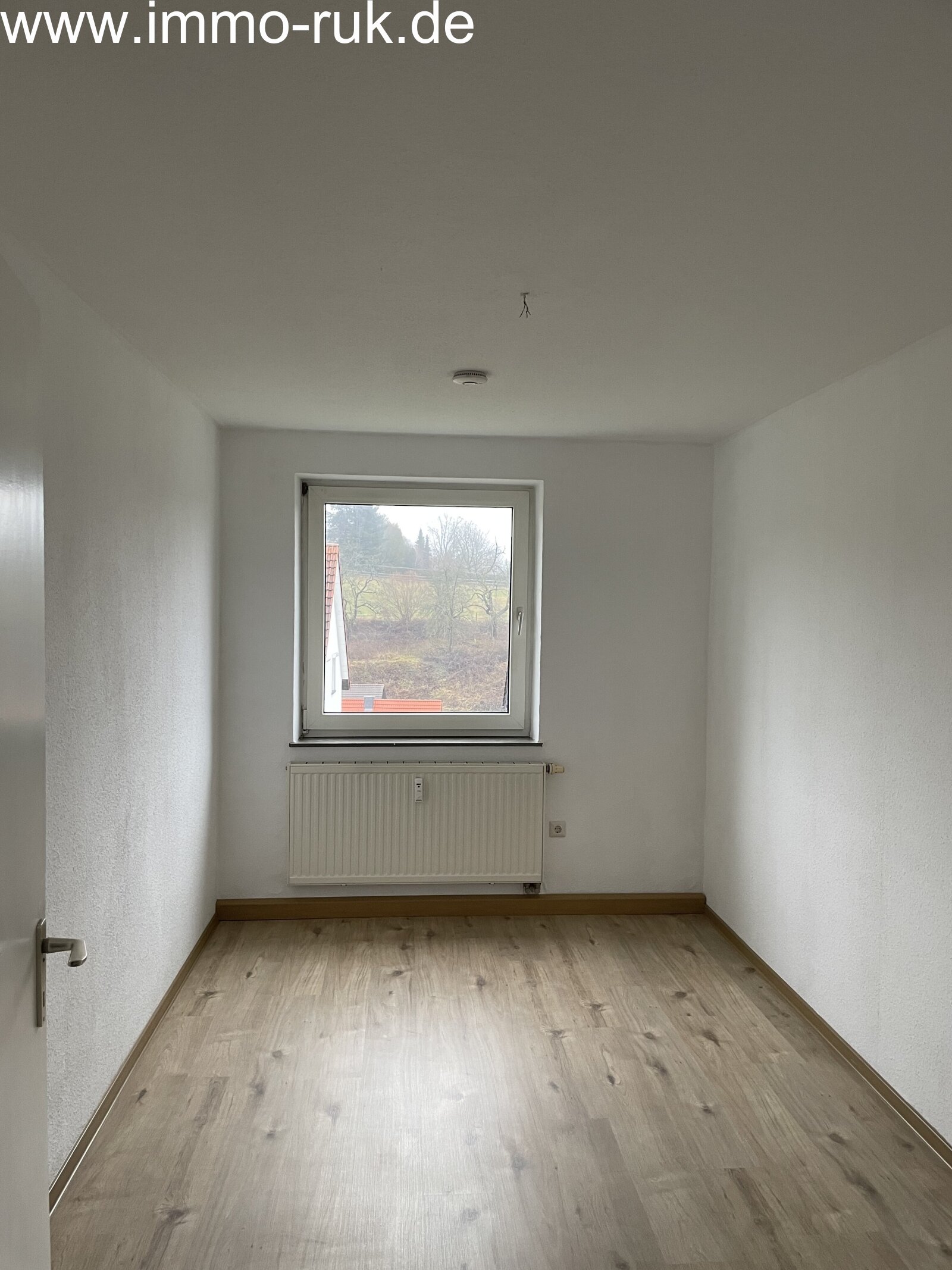 Schöne Wohnung - 3 Zimmer, Küche, Bad 