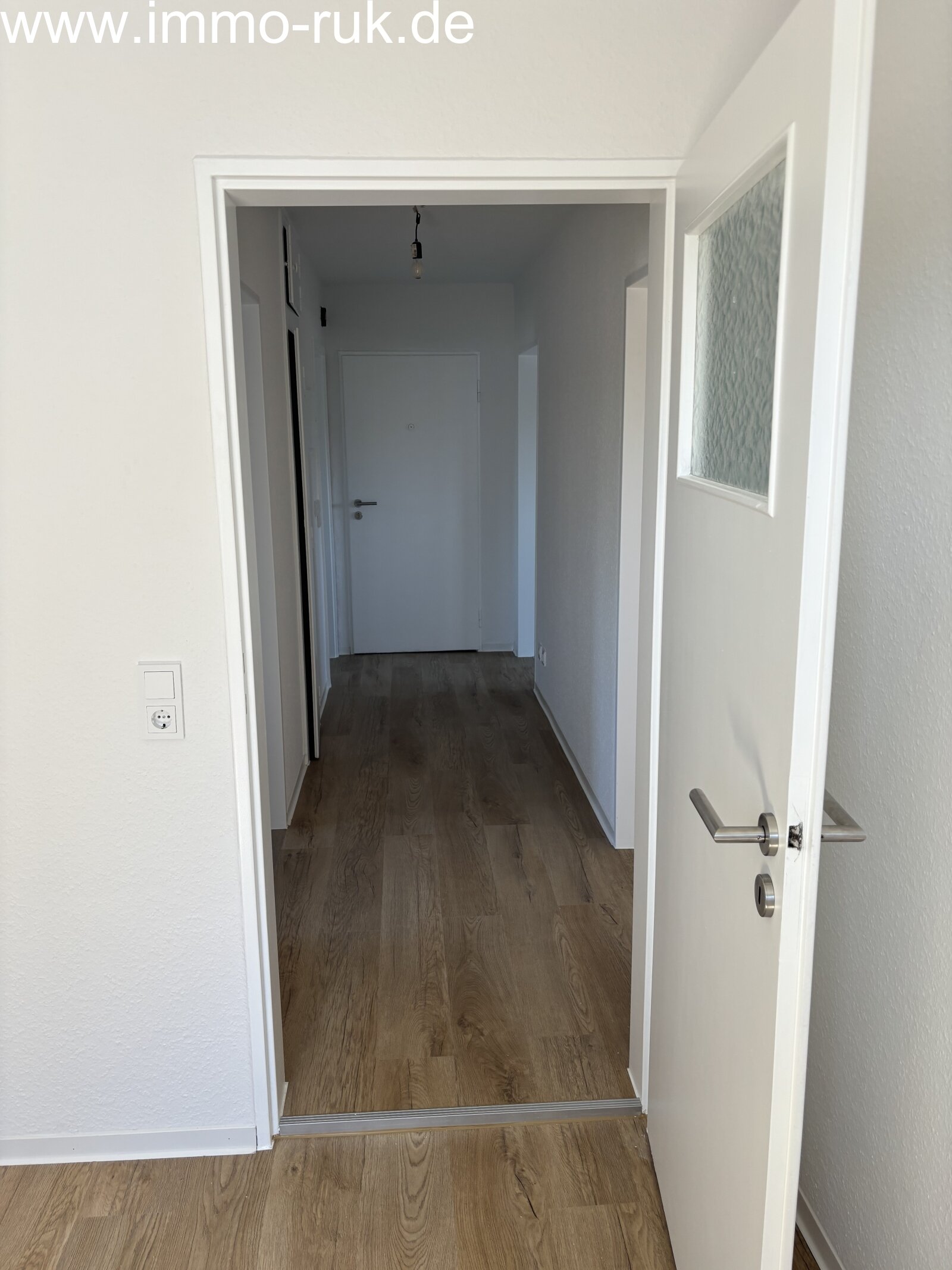 Neu renovierte Wohnung im DG - 3 Zimmer, Küche, Bad 
