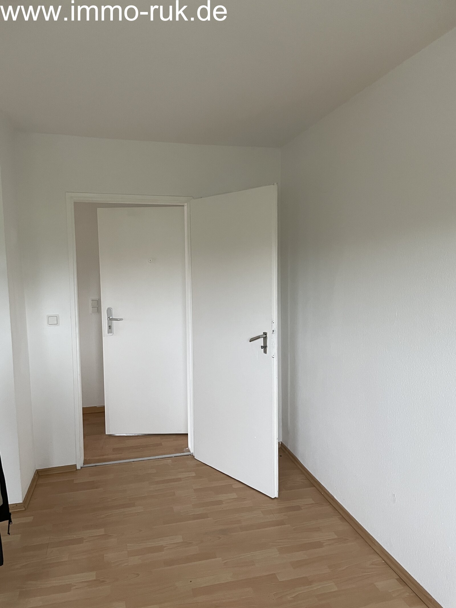 Schöne Wohnung im DG - 2 Zimmer, Küche, Bad 