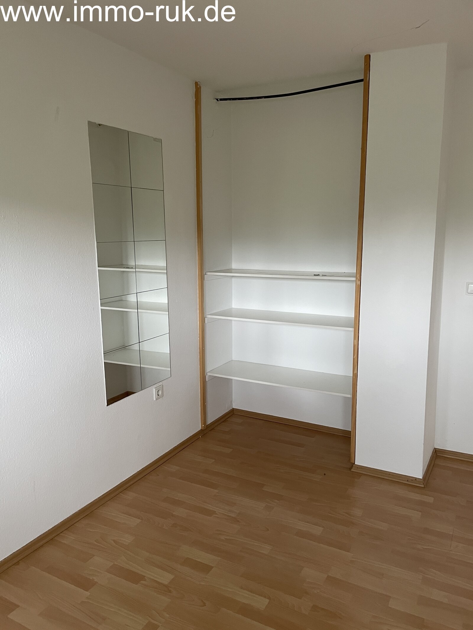 Schöne Wohnung im DG - 2 Zimmer, Küche, Bad 