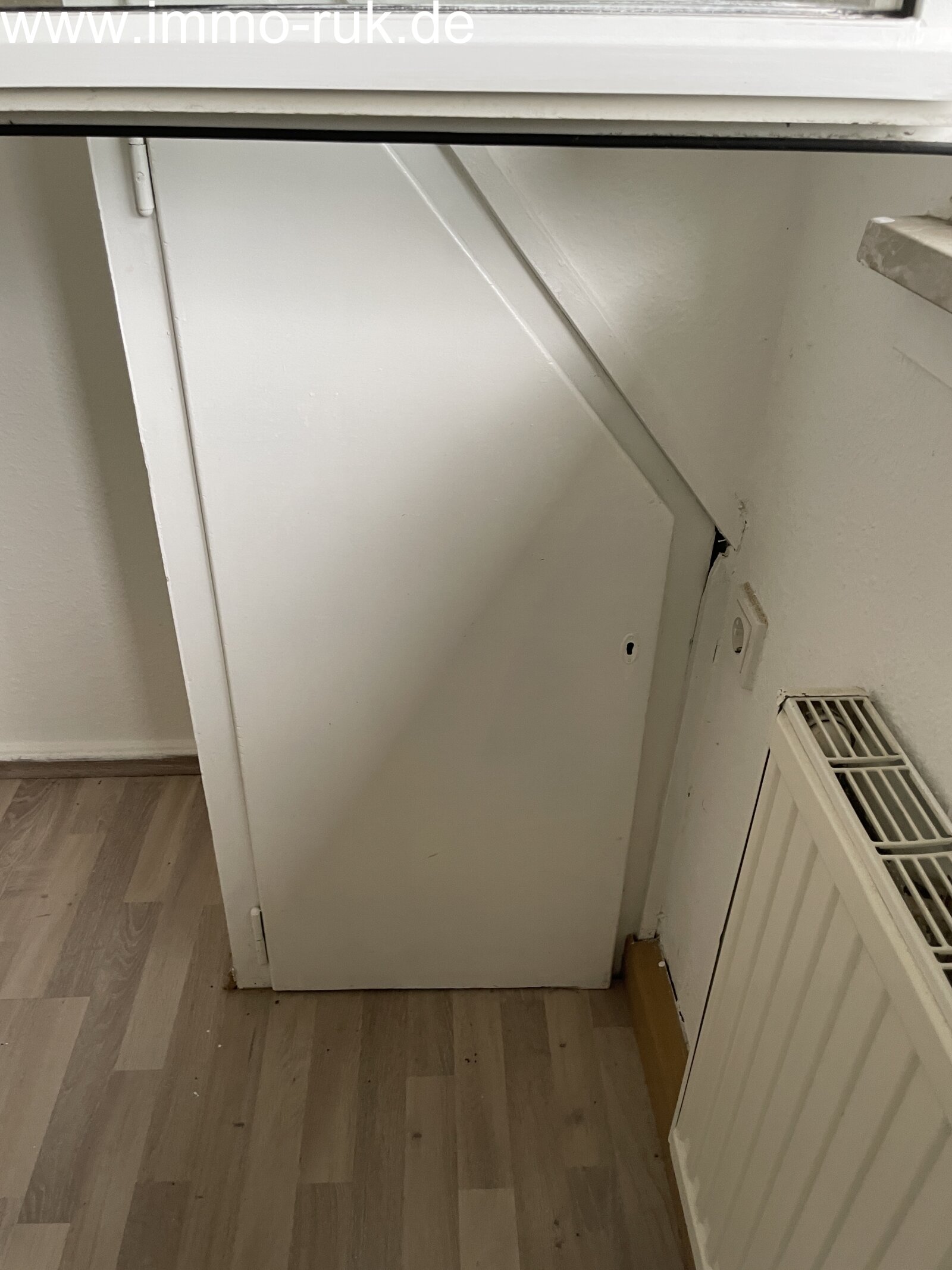 Schöne Wohnung im DG - 2 Zimmer, Küche, Bad 