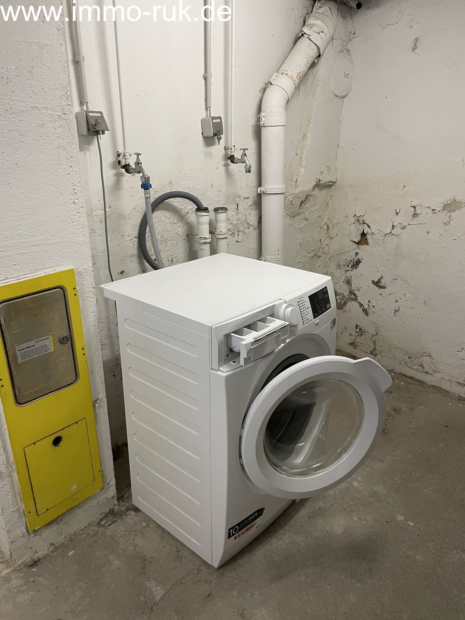 Waschmaschine im Keller Waschmaschine im Keller